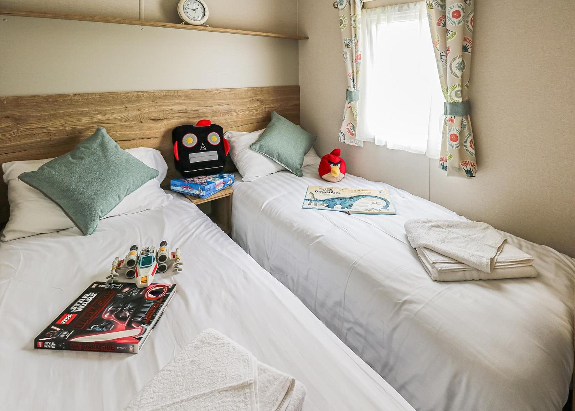 Waters Edge Leisure Park Hotel คาร์ดิแกน ภายนอก รูปภาพ