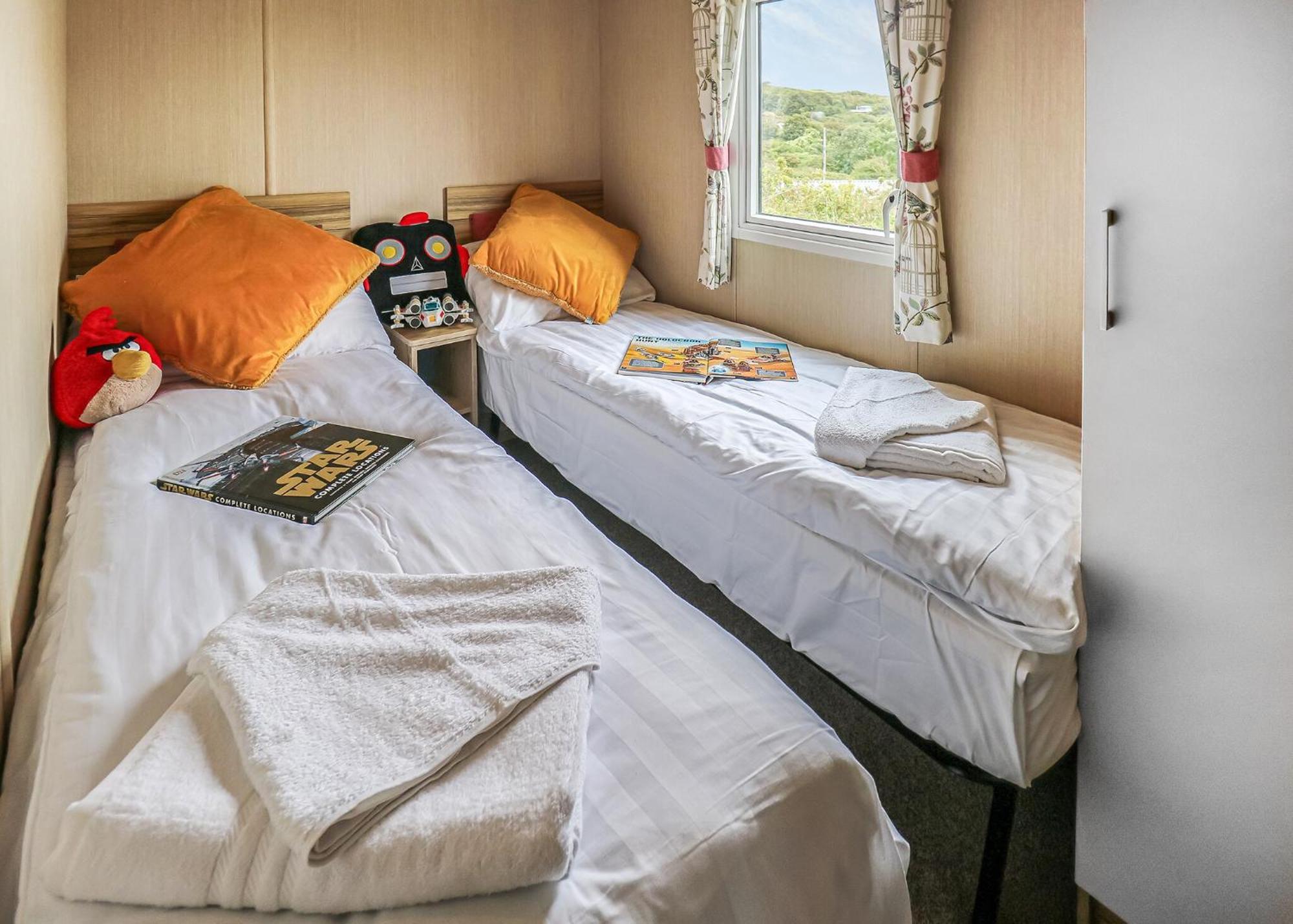 Waters Edge Leisure Park Hotel คาร์ดิแกน ภายนอก รูปภาพ